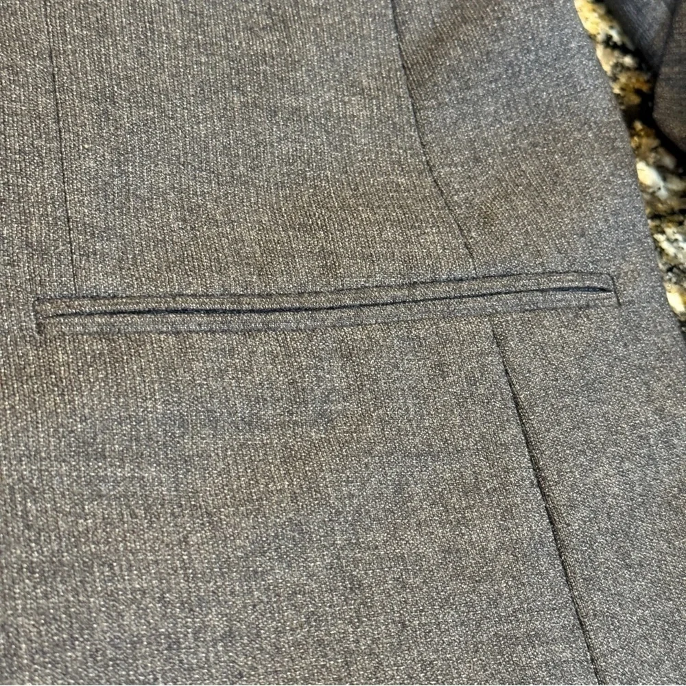 Hugo Boss 46L Good quality Gray in color and‎ rich looking